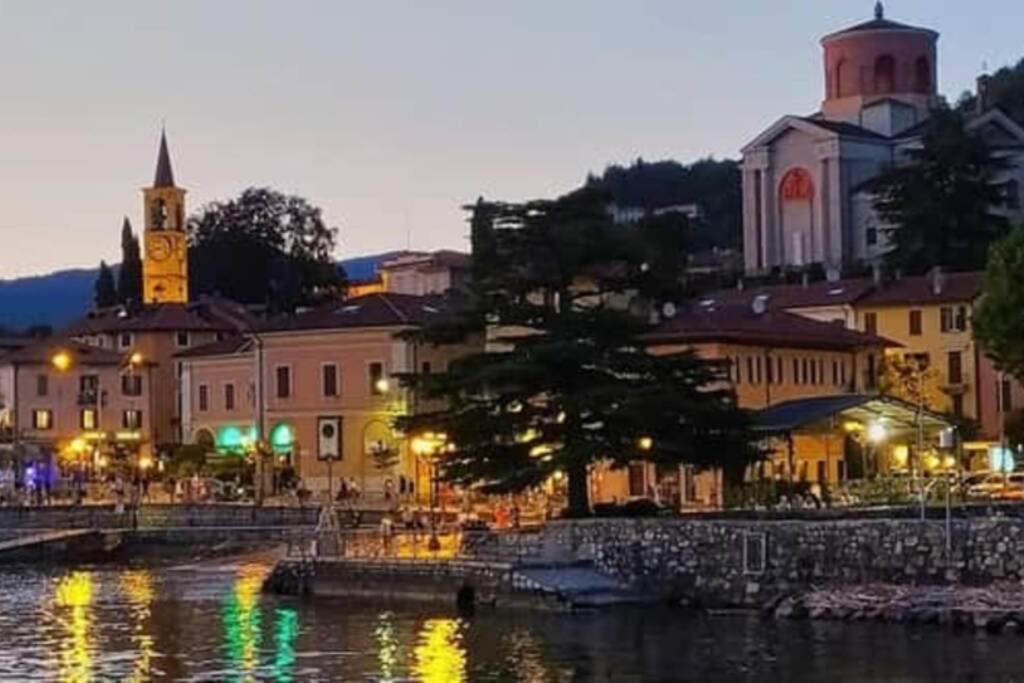 La Finestra Sul Lago, Appartamento In Pieno Centro Laveno Εξωτερικό φωτογραφία